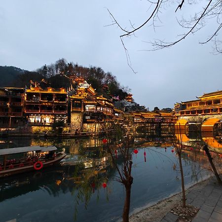 Lqj Riverside Guest House Fenghuang Exterior foto