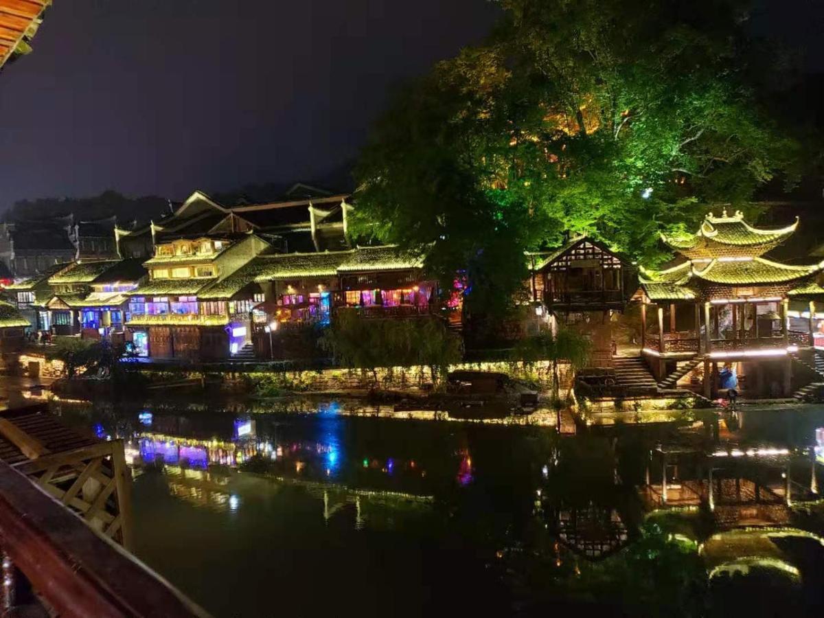 Lqj Riverside Guest House Fenghuang Exterior foto