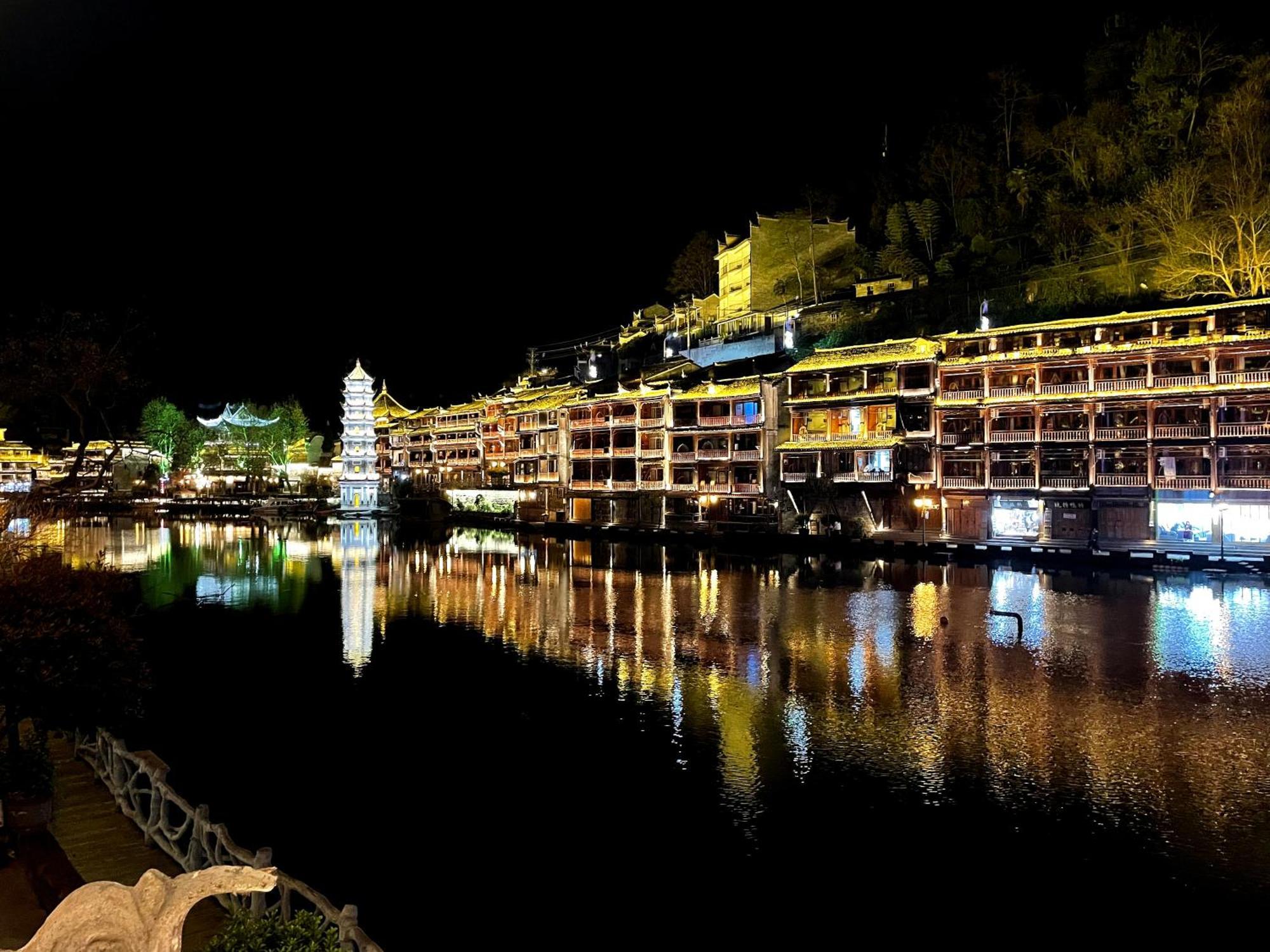 Lqj Riverside Guest House Fenghuang Exterior foto