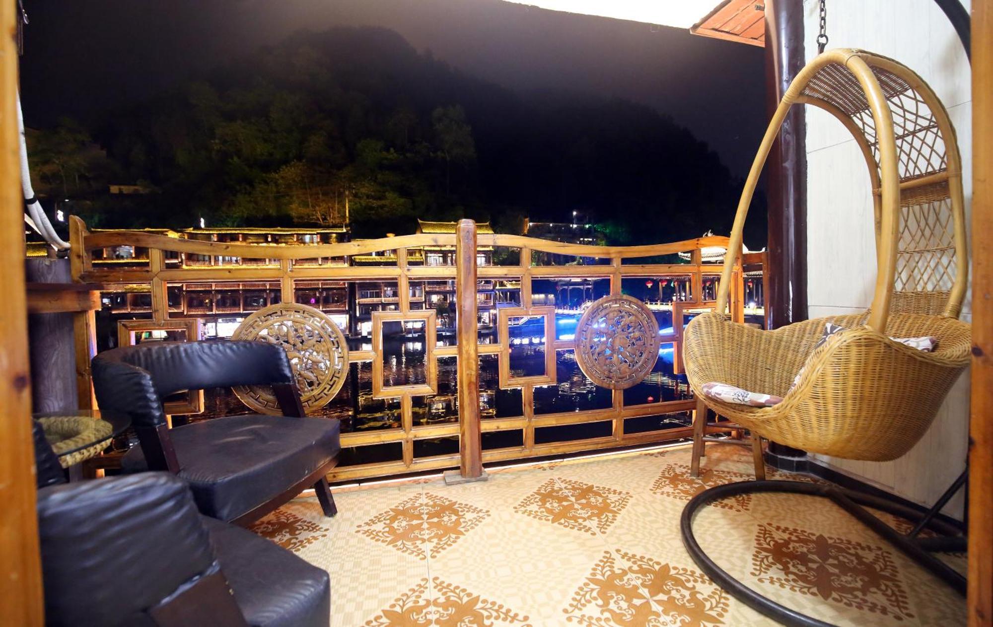 Lqj Riverside Guest House Fenghuang Exterior foto